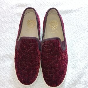 Sz.7M Womems Vince Camuto Billena Quilted Red Velvet Sneakers